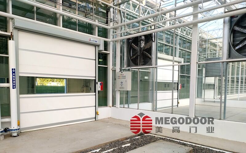 無錫智慧農(nóng)業(yè)新屏障：快速卷簾門賦能現(xiàn)代化溫室大棚插圖1