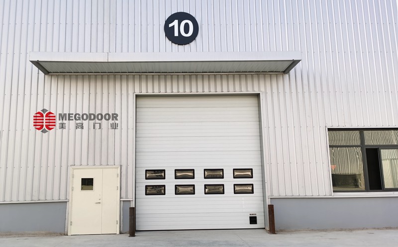 美高門(mén)業(yè)：無(wú)錫專(zhuān)業(yè)提升門(mén)制造商，打造保溫、抗風(fēng)、密封、防蟲(chóng)的高品質(zhì)工業(yè)門(mén)系統(tǒng)插圖